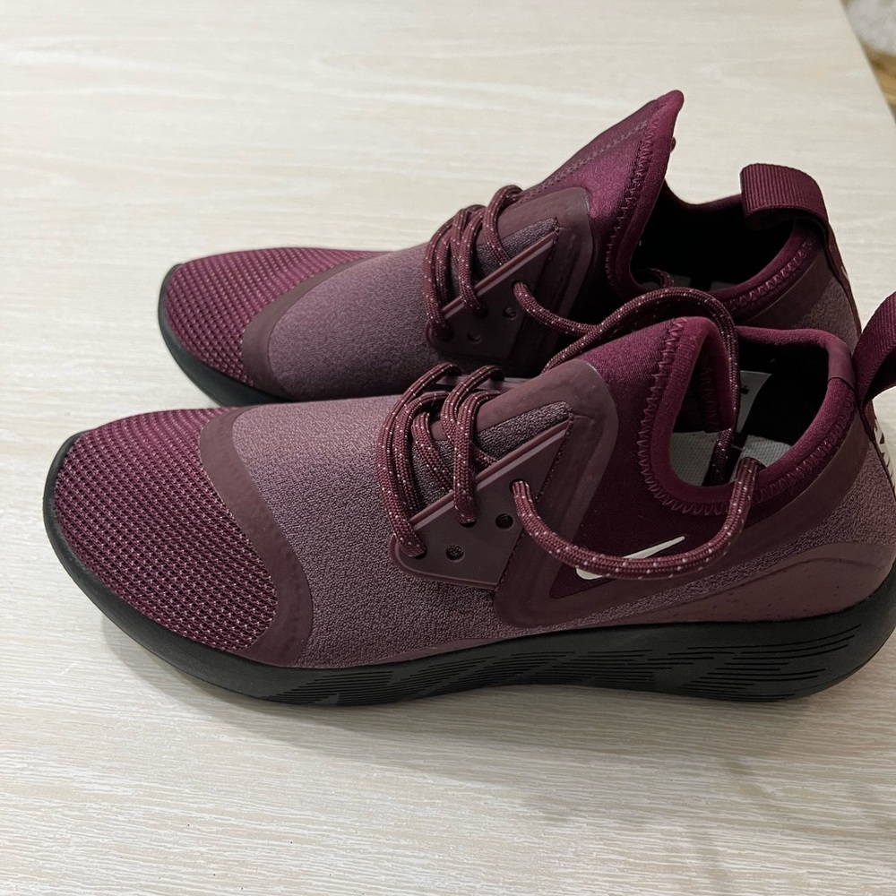 Nike sneakers size 7.5